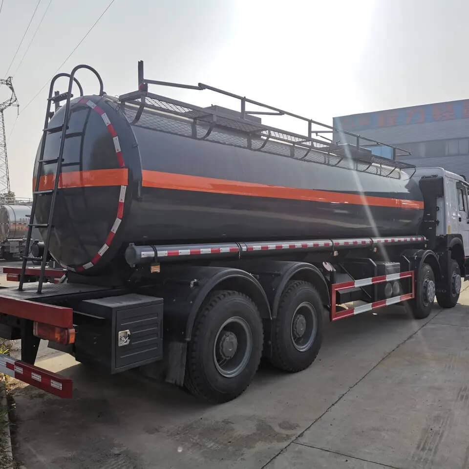 Sinotruk HOWO 8X4 Chemical Liquid Tank Truck
