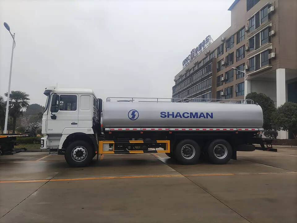 Shacman 14000 L potable water truck