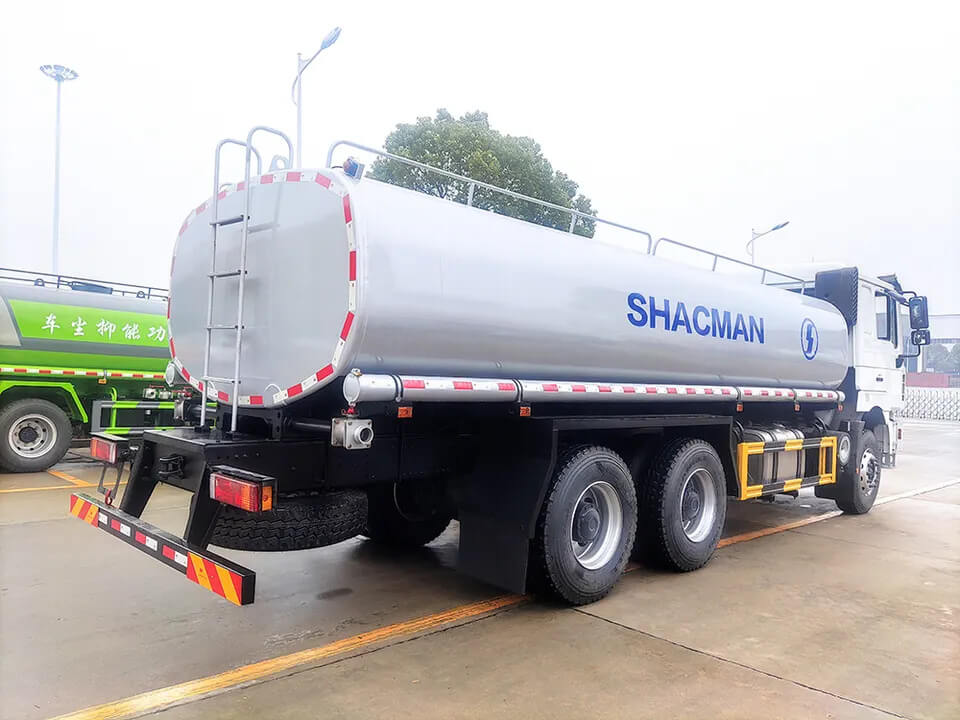 Shacman 14000 L potable water truck