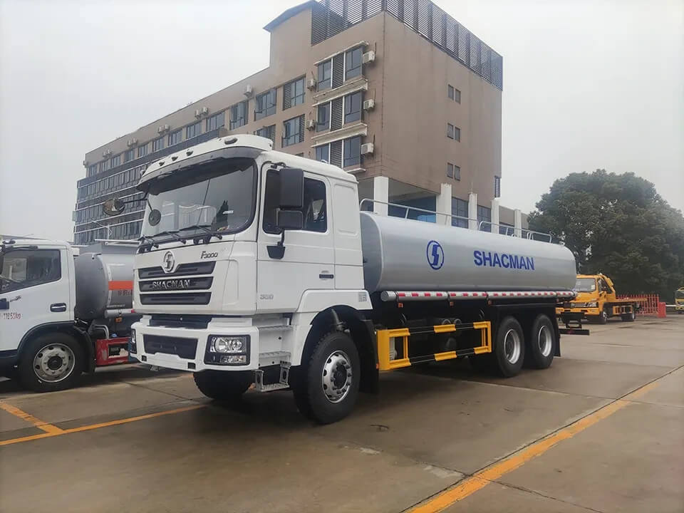 Shacman 14000 L potable water truck
