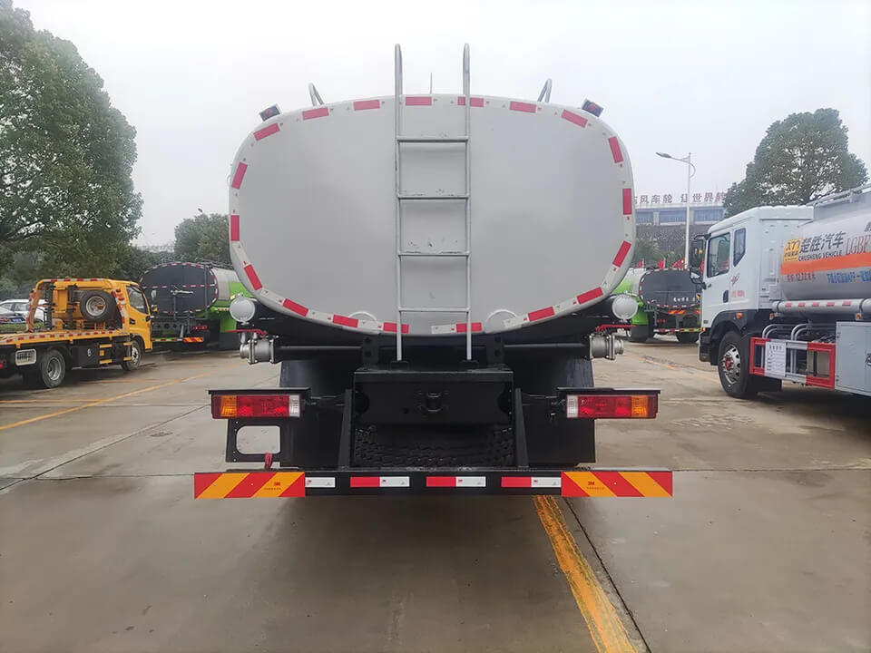 Shacman 14000 L potable water truck