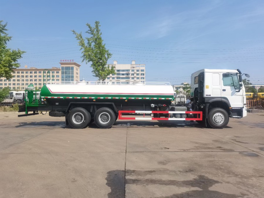 HOWO 12000Liters 12T Water Sprinkler Truck