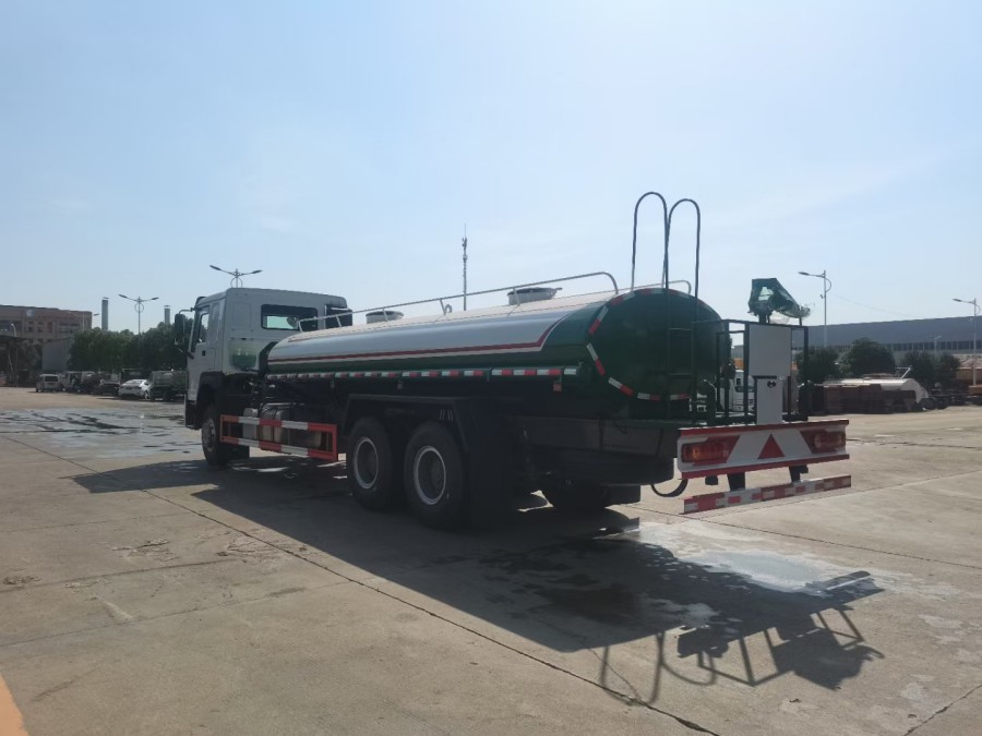 HOWO 12000Liters 12T Water Sprinkler Truck