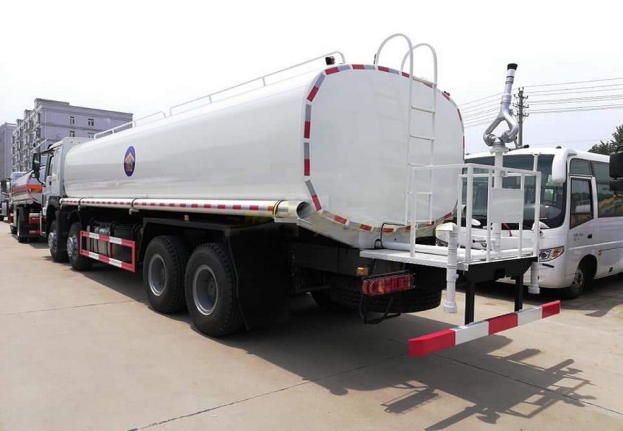 8x4 Sinotruk Howo 18ton 18000liters Water Sprinkler Truck