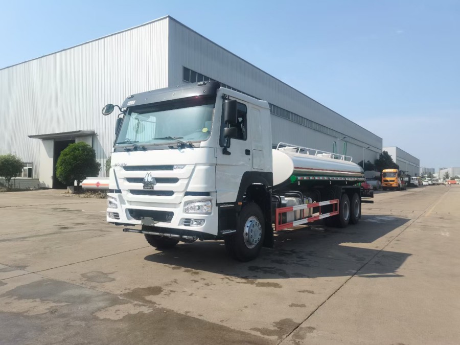 HOWO 12000Liters 12T Water Sprinkler Truck