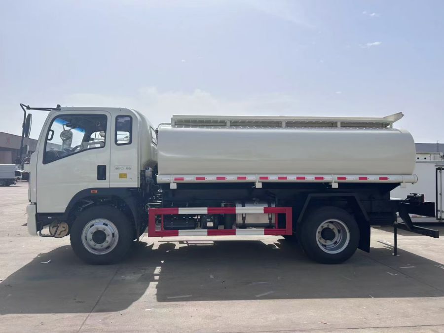 Oil Fuel Tanker Truck With Dispenser Refilling System