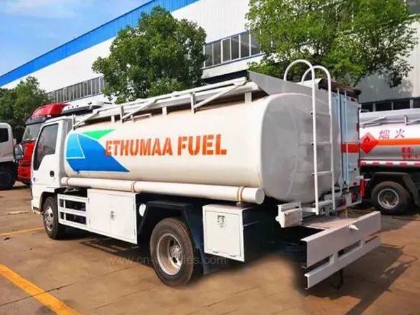 Isuzu 5cbm 5000Liters Oil Tanker Fuel Dispenser Truck