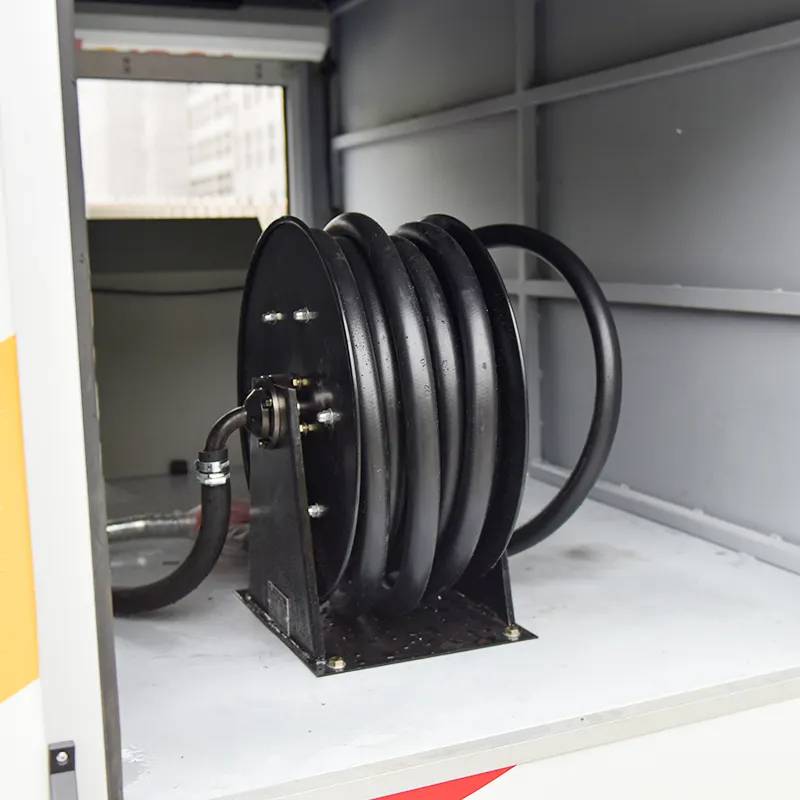Dongfeng 8Ton Fuel Tank Truck Censtar Dispenser