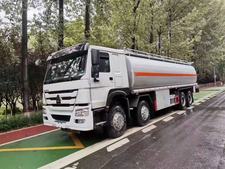 HOWO 8X4 Fuel Tanker Truck