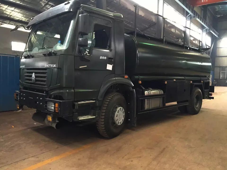 HOWO 12CBM Carbon Steel Fuel Dispenser Truck