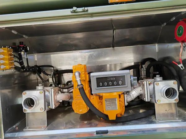 Shacman L3000 4X2 14000liters Oil Tank Truck