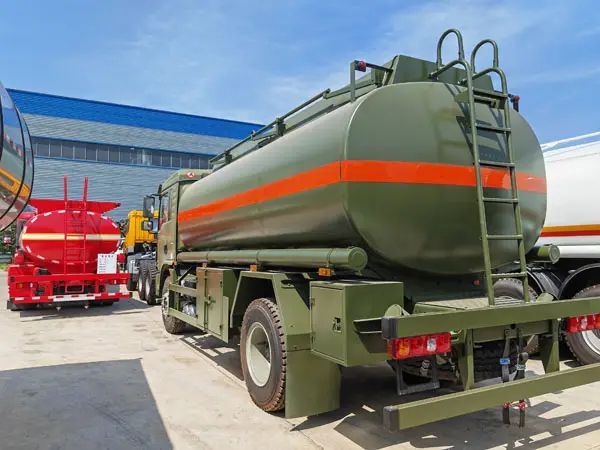 Shacman L3000 4X2 14000liters Oil Tank Truck