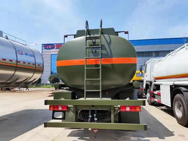 Shacman L3000 4X2 14000liters Oil Tank Truck
