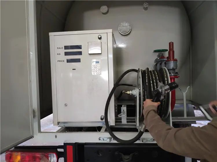 Howo 10 wheel 15000L Propane Tank Truck