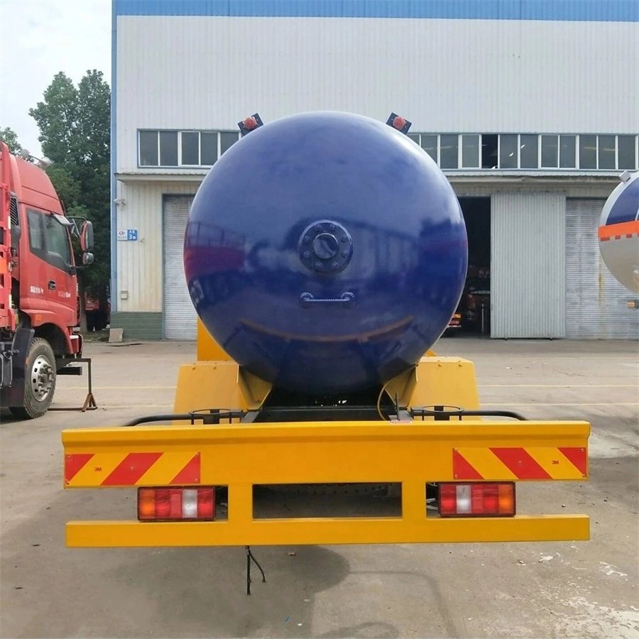 HOWO Light Duty 2mt 3000Liter LPG Gas Bob