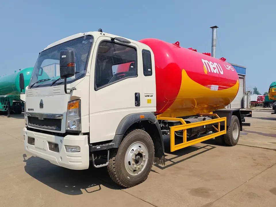 HOWO 8000L LPG Tank Bobtail Truck