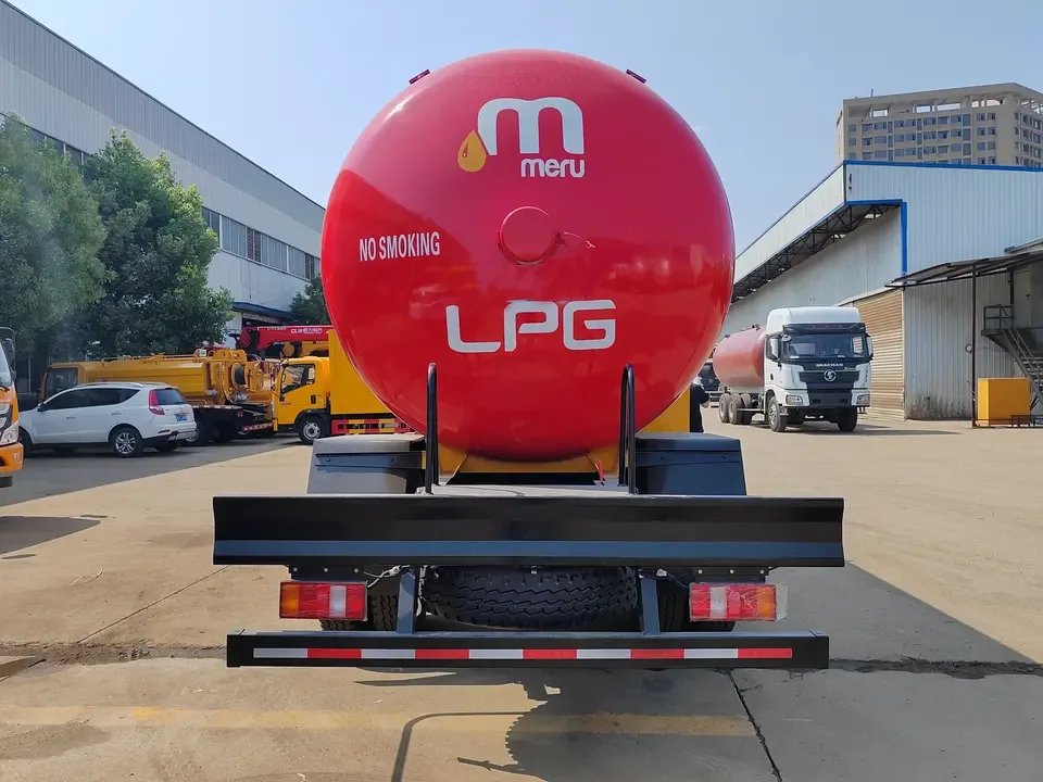 HOWO 8000L LPG Tank Bobtail Truck