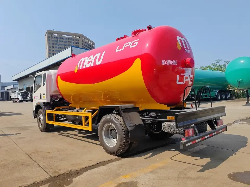 HOWO 8000L LPG Tank Bobtail Truck