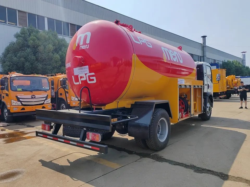 HOWO 8000L LPG Tank Bobtail Truck