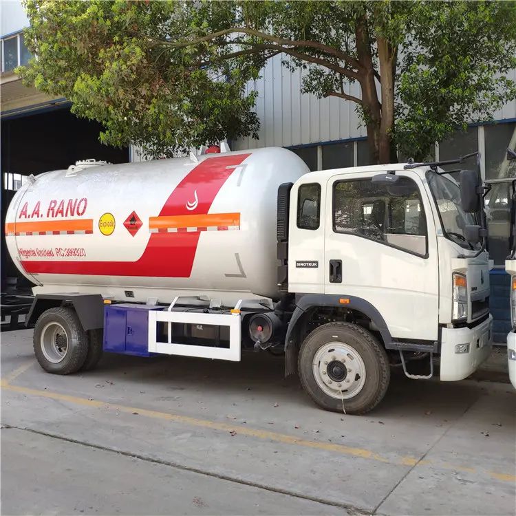 Howo 15000 Liters LPG Bobtail Truck