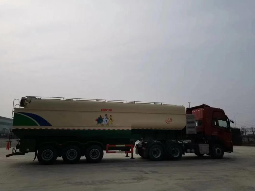 11meter Bulk Feed Trailer Equipped with Auger Conveyor and 50kv Self Generating Power Supply