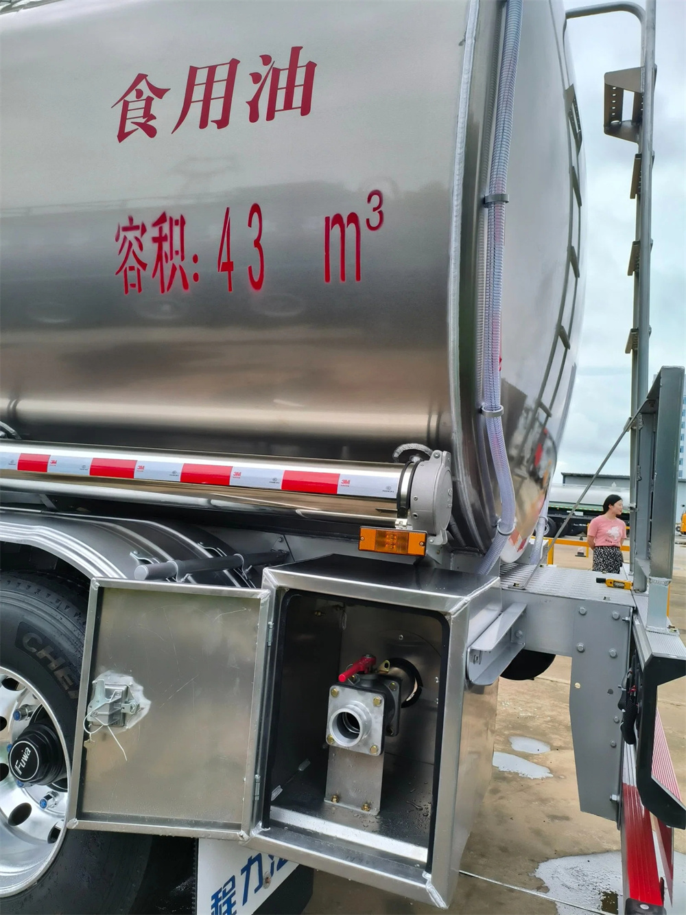 3 Axles Aluminum Alloy 43cbm 43000 Liters Edible Oil Semi Trailer Tanker Oil Tanker