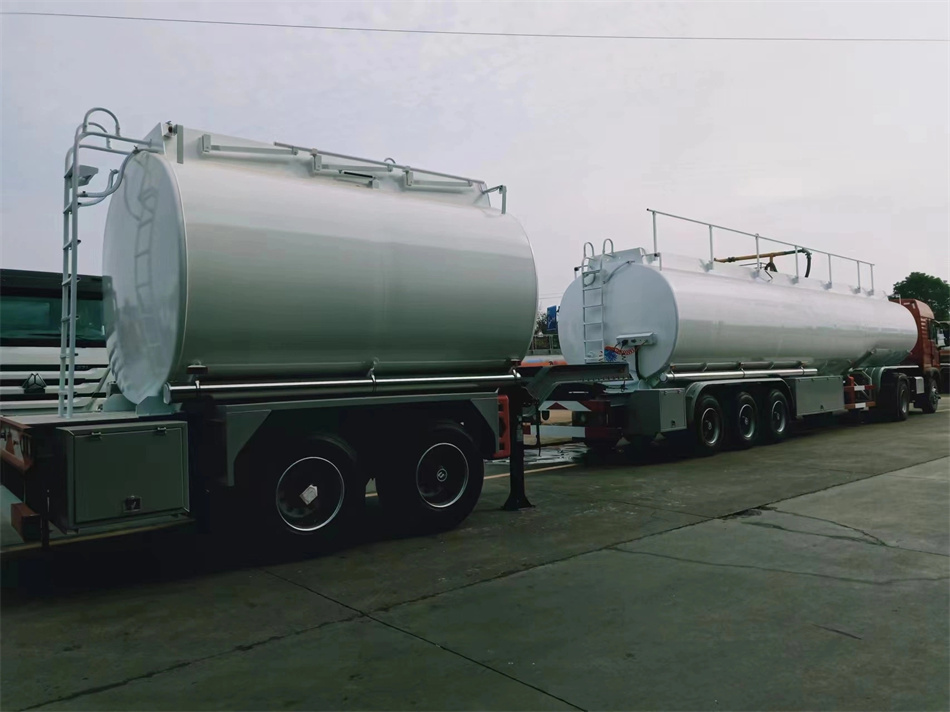 Good Quality Carbon Steel Fuel Tank Trailer with 2 Compartment