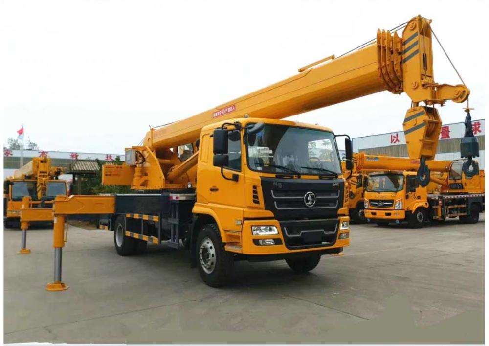 4X2 6Wheels Shacman Truck Mounted 16t Loading Crane Telescope Boom 5 Jibs 36M