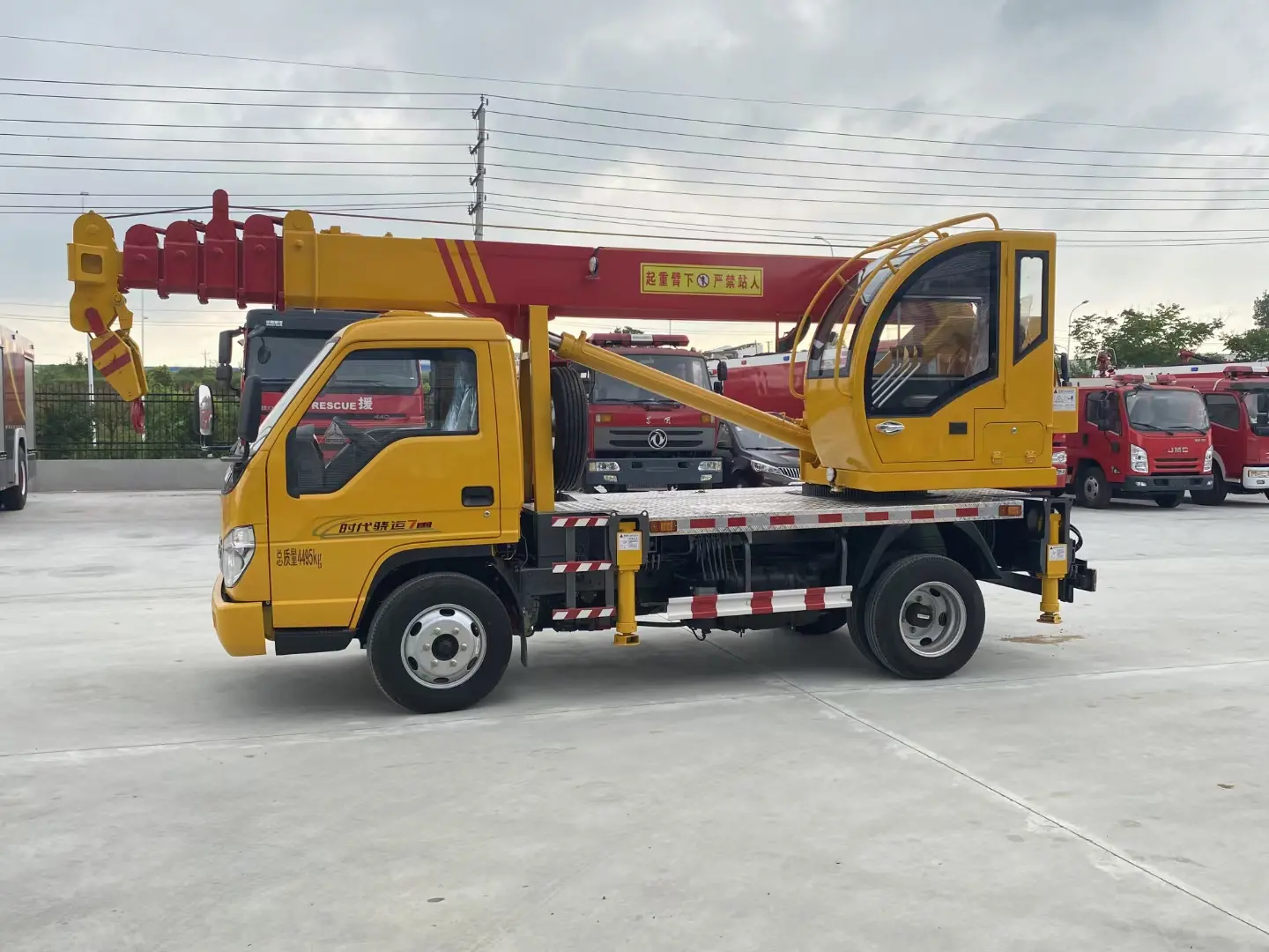 4X2 6Wheels FOTON Truck Mounted 10t Loading Crane Telescope Boom 4 Jibs 28M