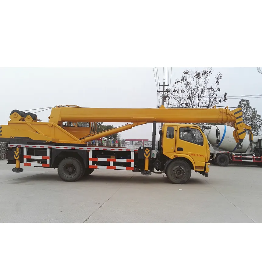 4X2 6Wheels Dongfeng Truck Mounted 12t Loading Crane Telescope Boom 4 Jibs 32M