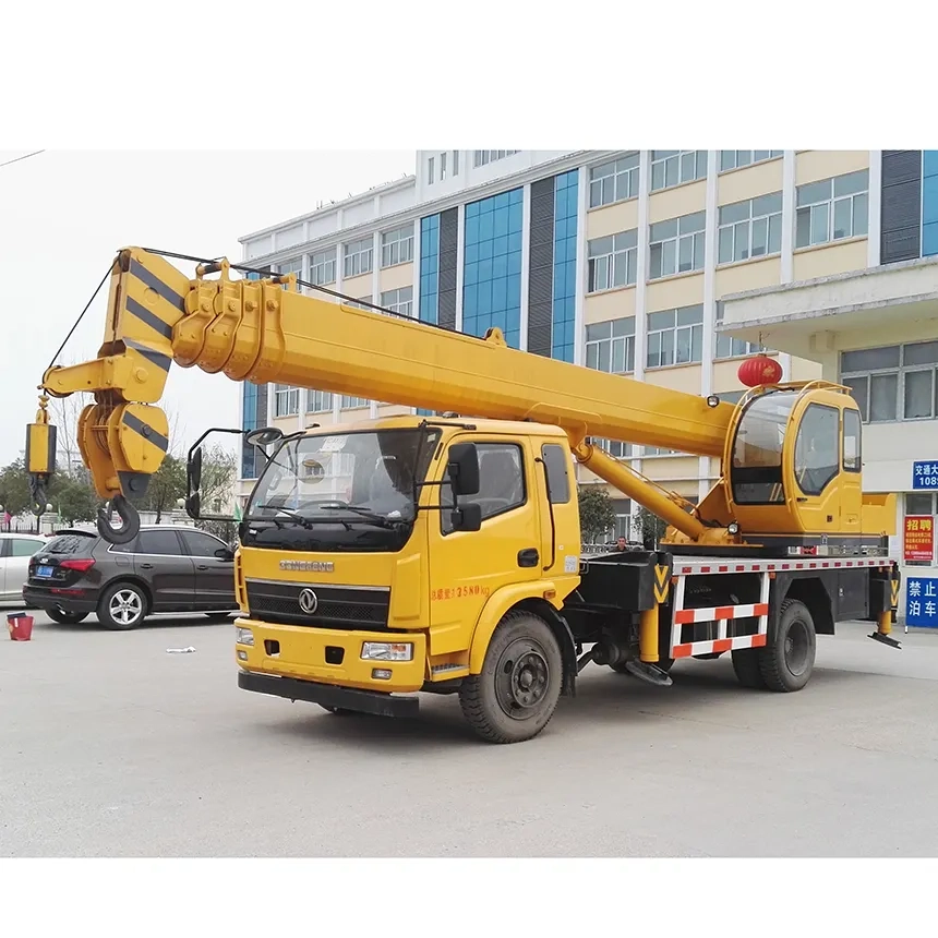 4X2 6Wheels Dongfeng Truck Mounted 12t Loading Crane Telescope Boom 4 Jibs 32M