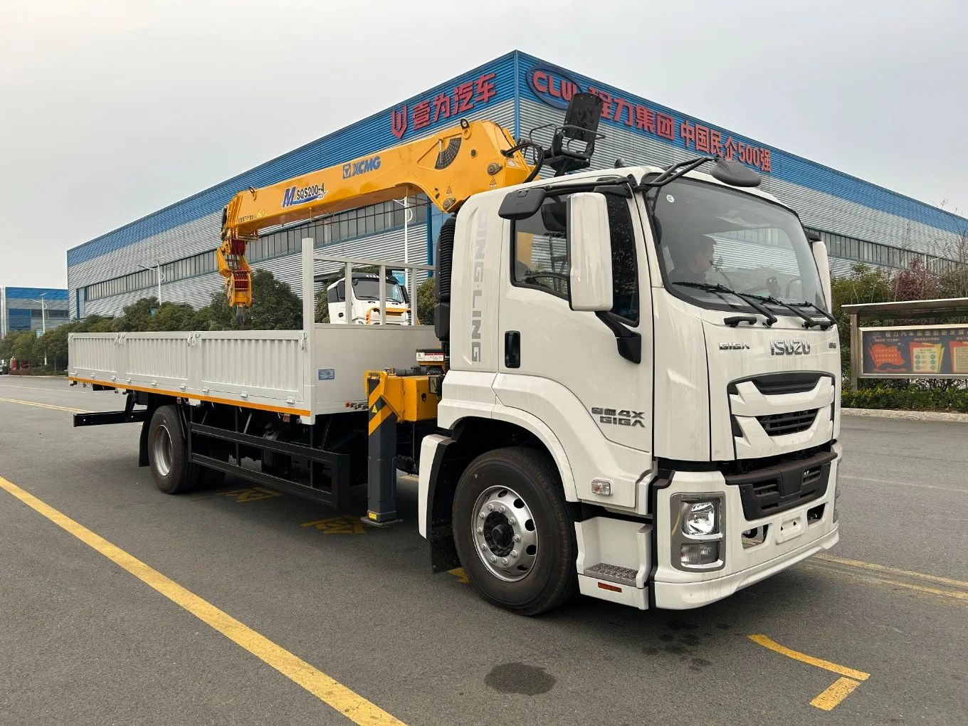 ISUZU GIGA Right Hand 4X2 6Wheels Cargo Truck with 12ton Straight Boom Crane