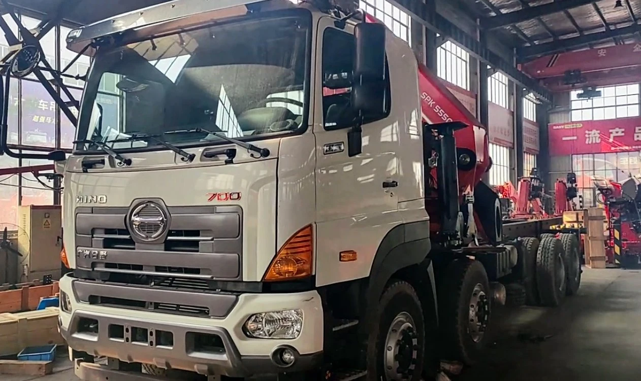 Hino 6X4 10Wheels Cargo Truck with Xugong 14ton Straight Boom Crane