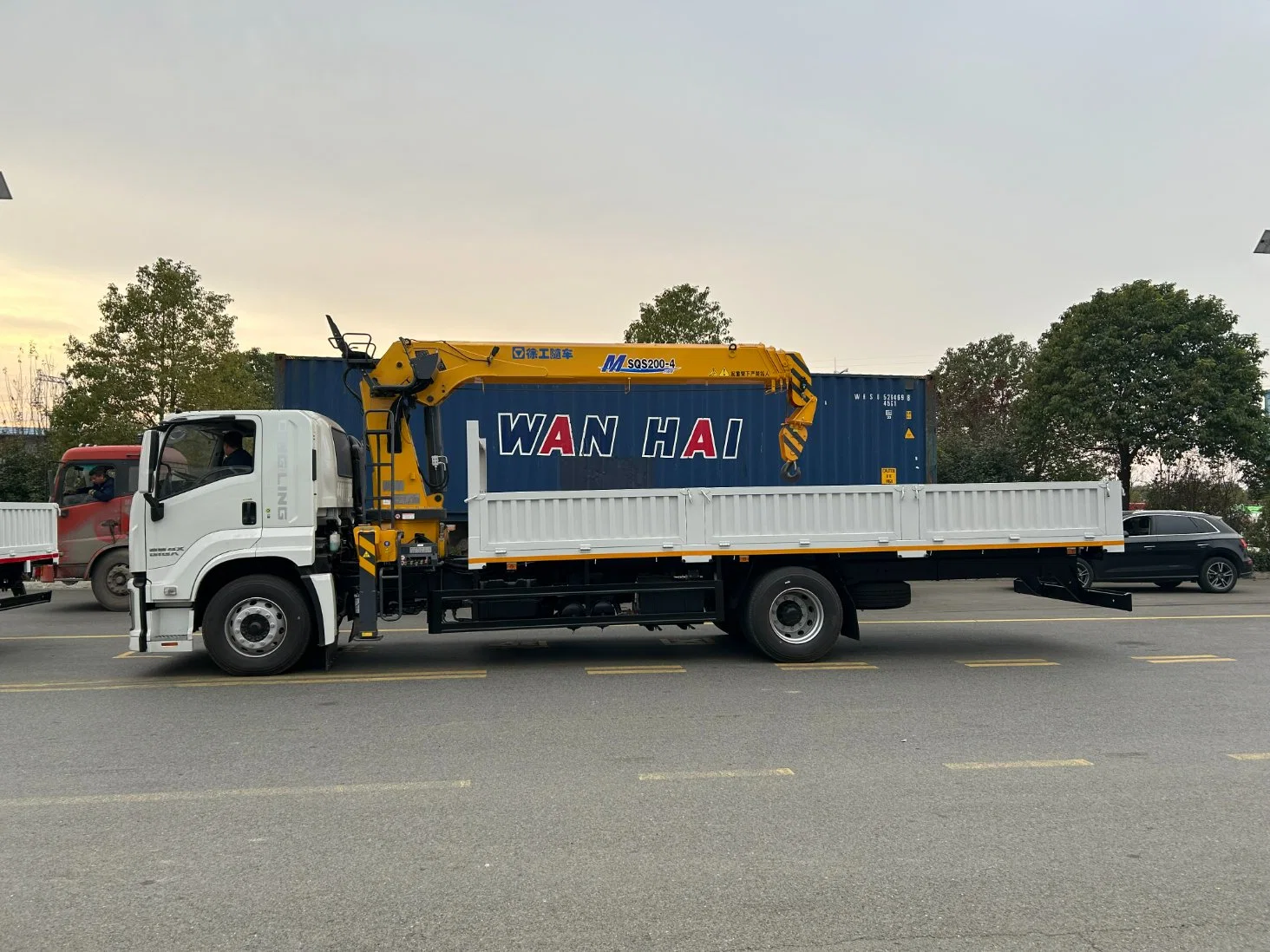 ISUZU GIGA Right Hand 4X2 6Wheels Cargo Truck with 12ton Straight Boom Crane