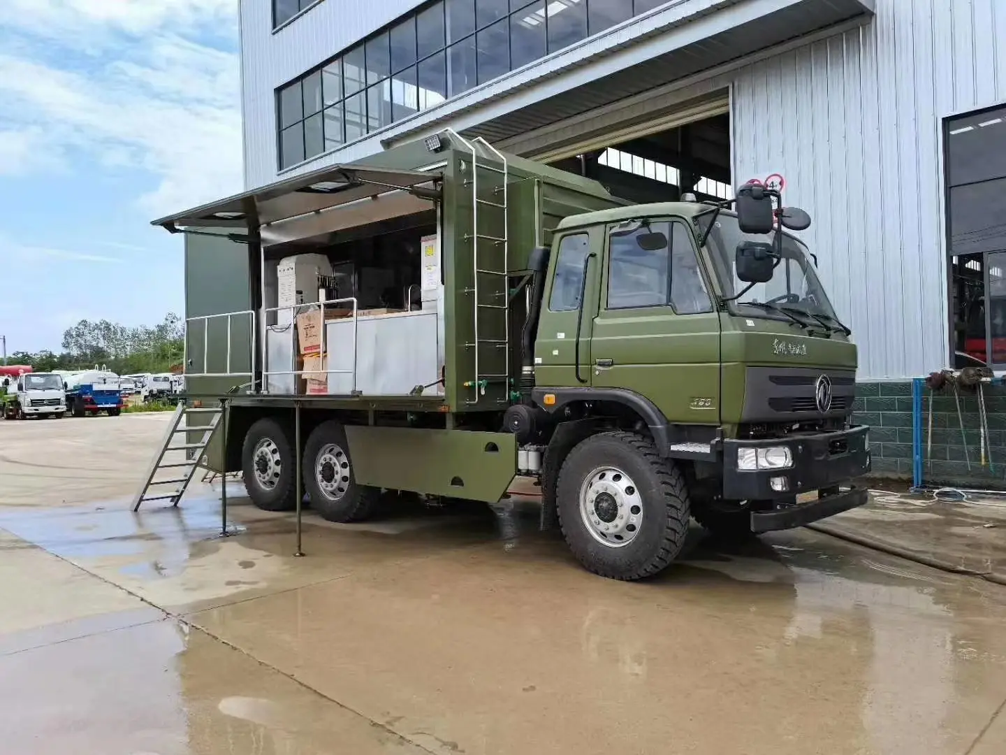 Dongfeng 6X6 off Road Mobile Fast Food Truck for Mlitary