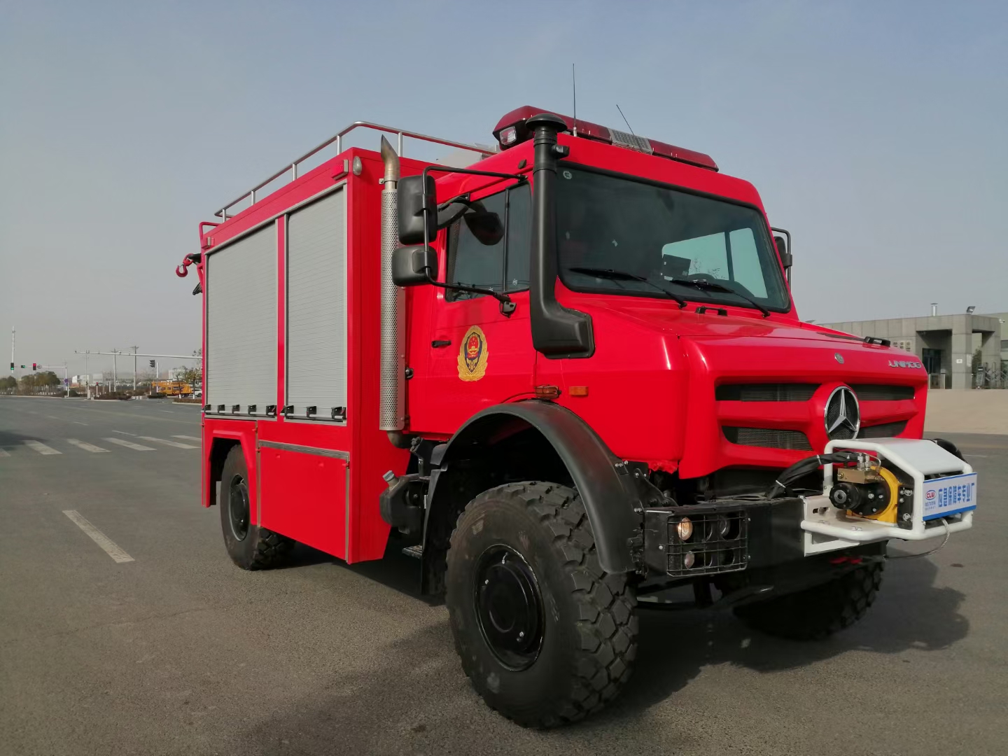 Mercedes-Benz 4X4 Multi Functional off-Road Maintenance Service Truck Mobile Workshop Mounted with 3tons Crane