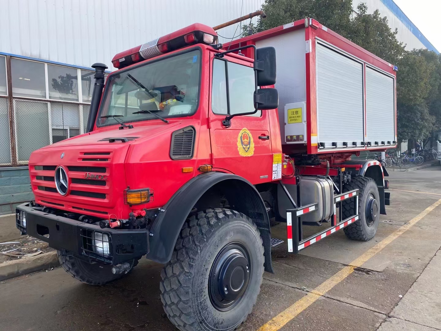 Mercedes-Benz 4X4 Multi Functional off-Road Maintenance Service Truck Mobile Workshop Mounted with 3tons Crane