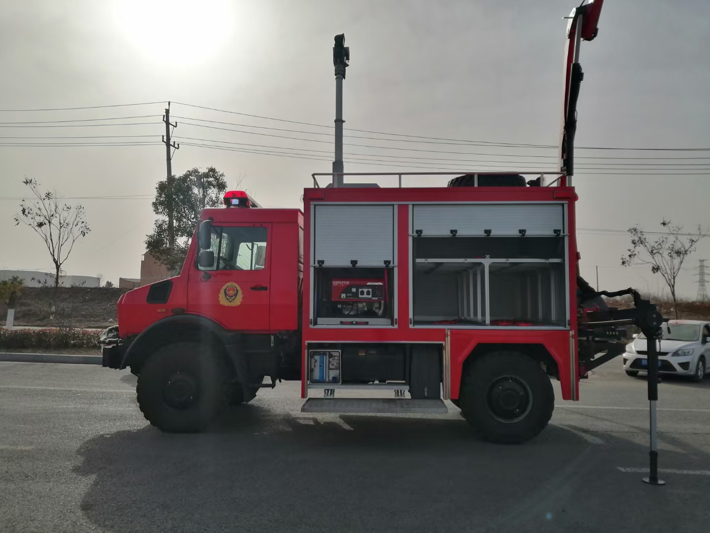 Mercedes-Benz 4X4 Multi Functional off-Road Maintenance Service Truck Mobile Workshop Mounted with 3tons Crane