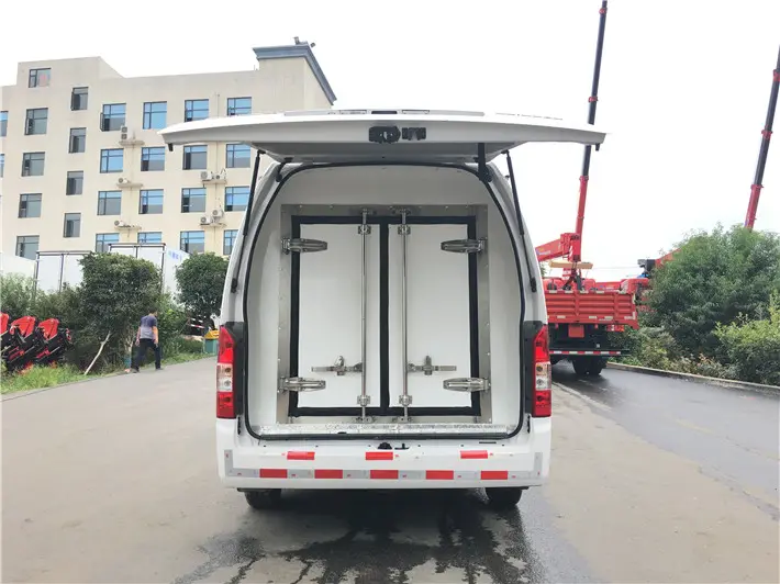 Foton Mini Small Mobile Refrigerator Cooled Food Refrigerated Van Freezer Truck