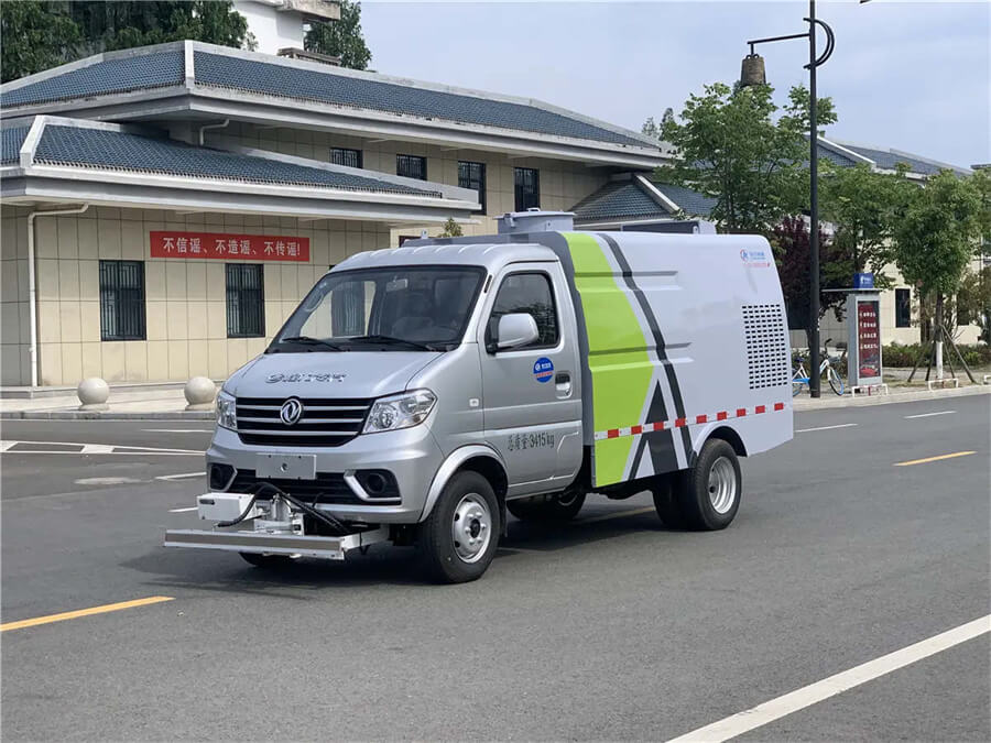 Mini Road Washing And Cleaning Truck