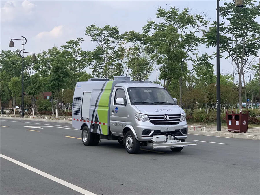Mini Road Washing And Cleaning Truck