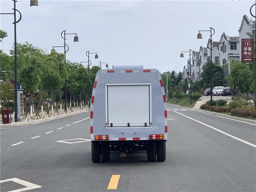 Mini Road Washing And Cleaning Truck