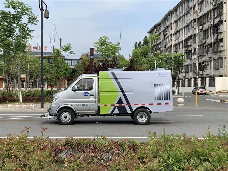 Mini Road Washing And Cleaning Truck