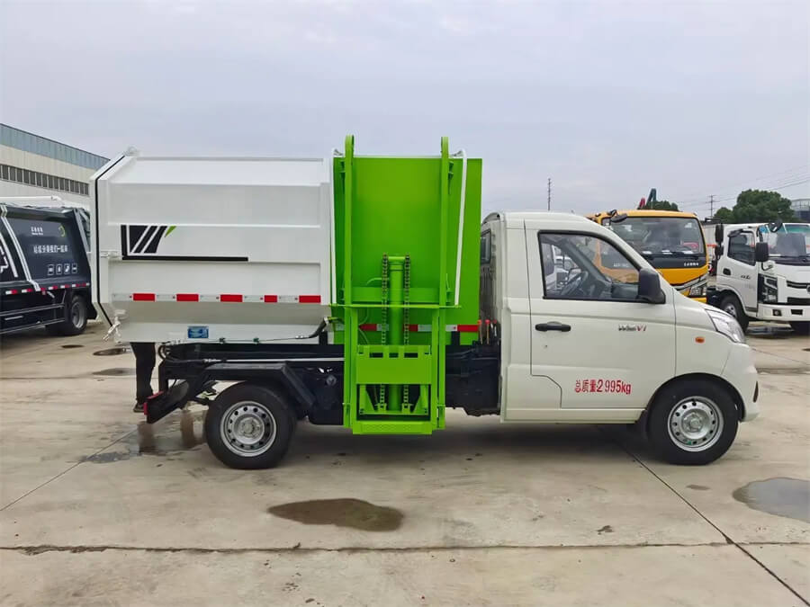 Foton Mini Side Loading Hanging Barrel Garbage Truck