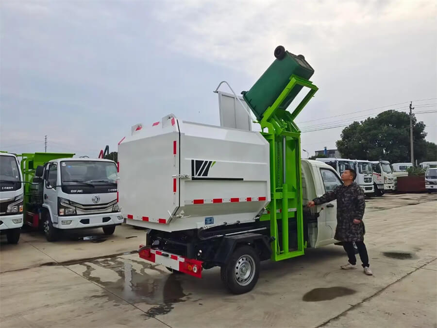 Foton Mini Side Loading Hanging Barrel Garbage Truck
