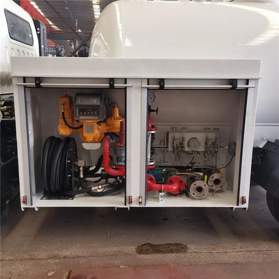 3 Metric Tons 3000 L Lpg Bobtail Truck Howo